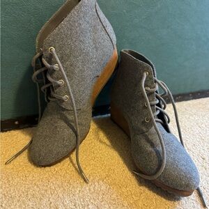 Dr. Scholl's Gray Lace Up Boots